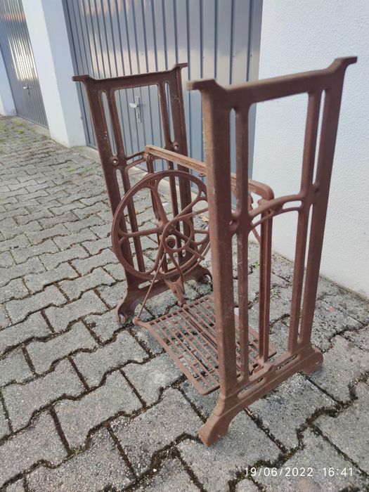 Máquina de costura (só estrutura)