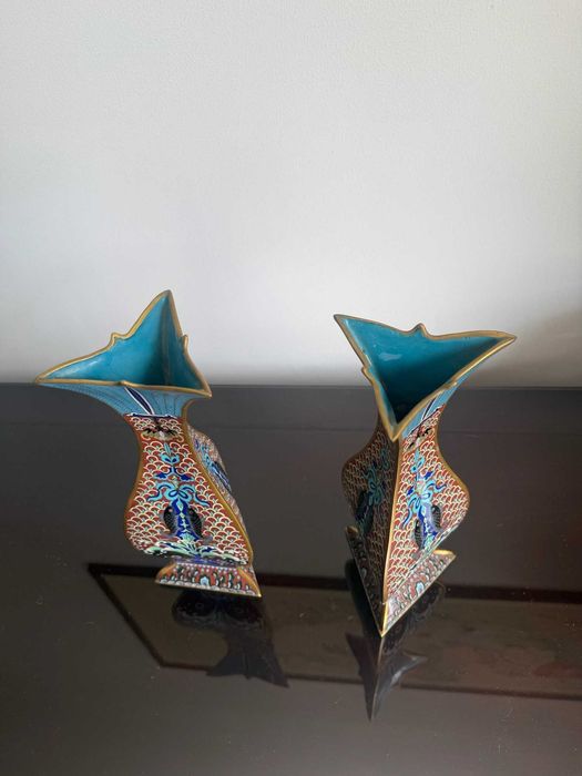 Par de jarras chinesas achatadas em Cloisonné