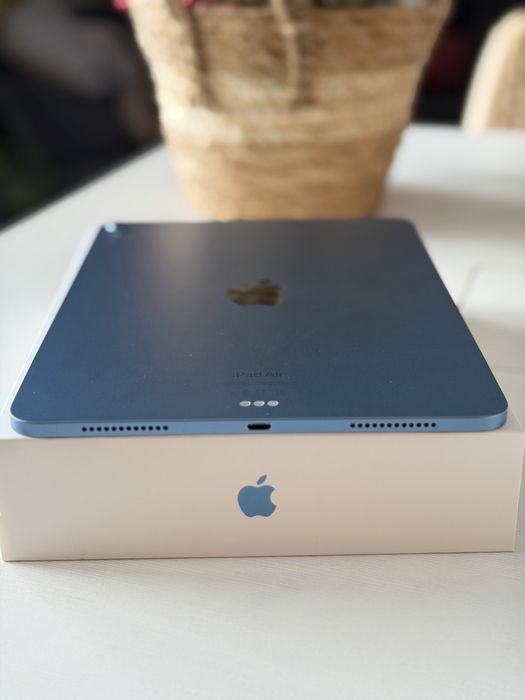 iPad Air M1 64GB 5th Gen - Blue