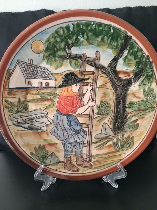 Loiça de barro: sopeira e dois pratos grandes