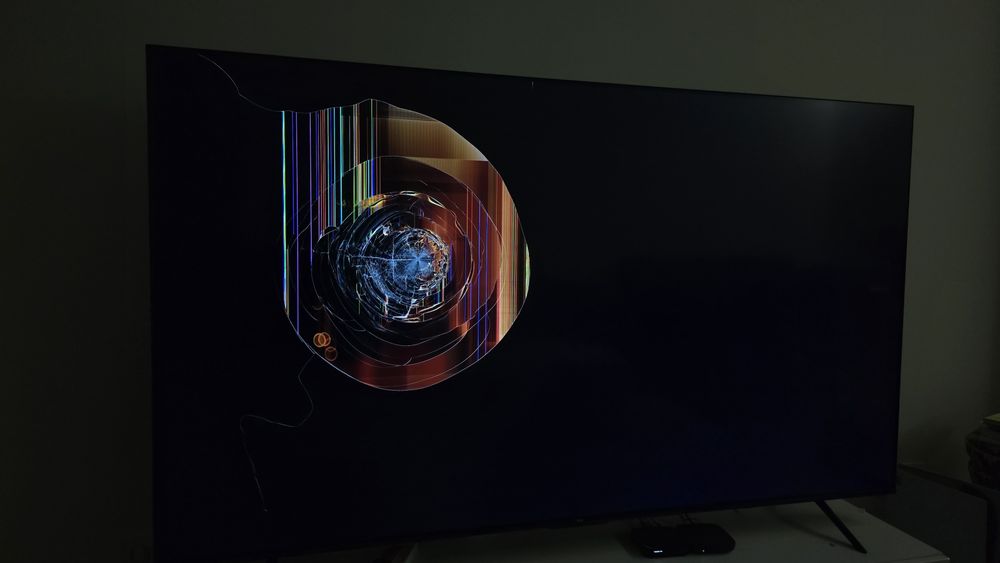 Televisão LCD 77 polegadas TLC Danificada