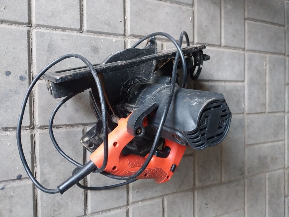 Pilarka elektryczna YATO 1300 W