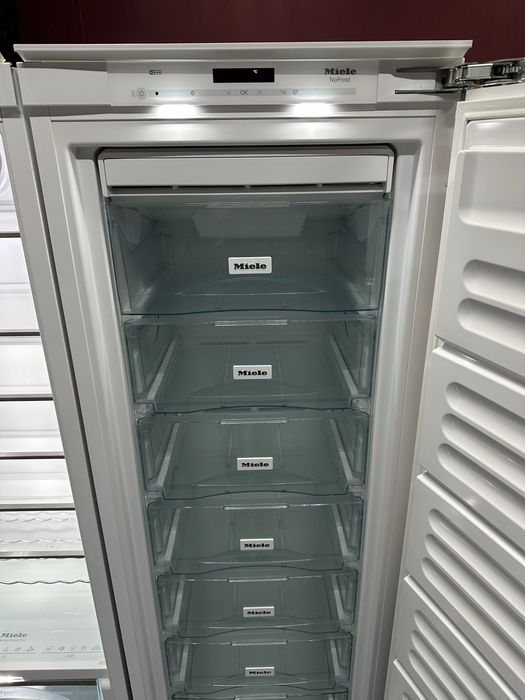 Комплект холодильник + морозилка Miele K 37472 id + FNS 37402 i