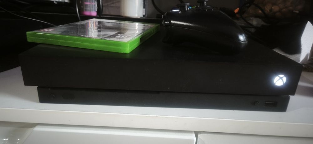 Xbox one x 4k 1tb pad gra