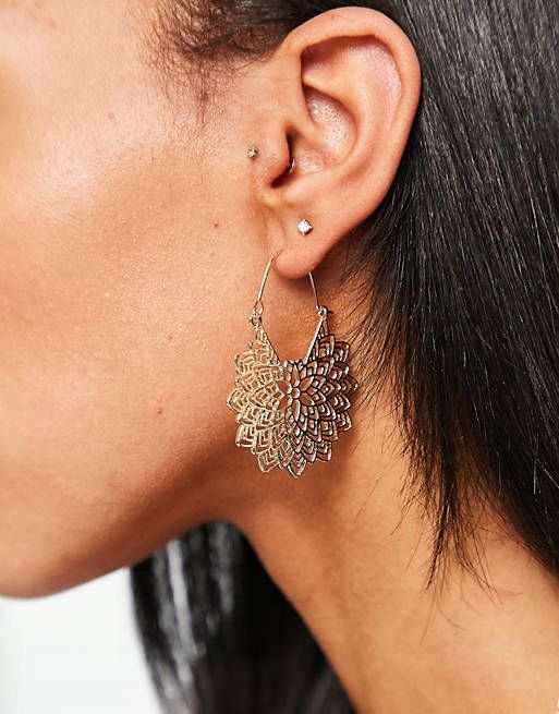 ASOS DESIGN Złote kolczyki z pięknym wzorem