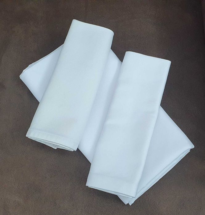 Toalhas e guardanapos em tecido para restauração