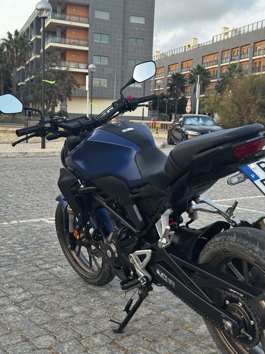 Honda cb300r com 19 mil
