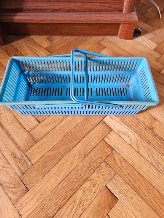 Stara plastikowa kobiałka, koszyk na truskawki PRL