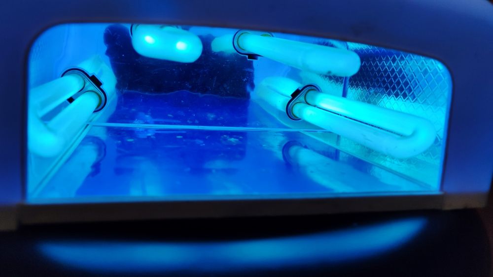 Лампа UV для ногтей