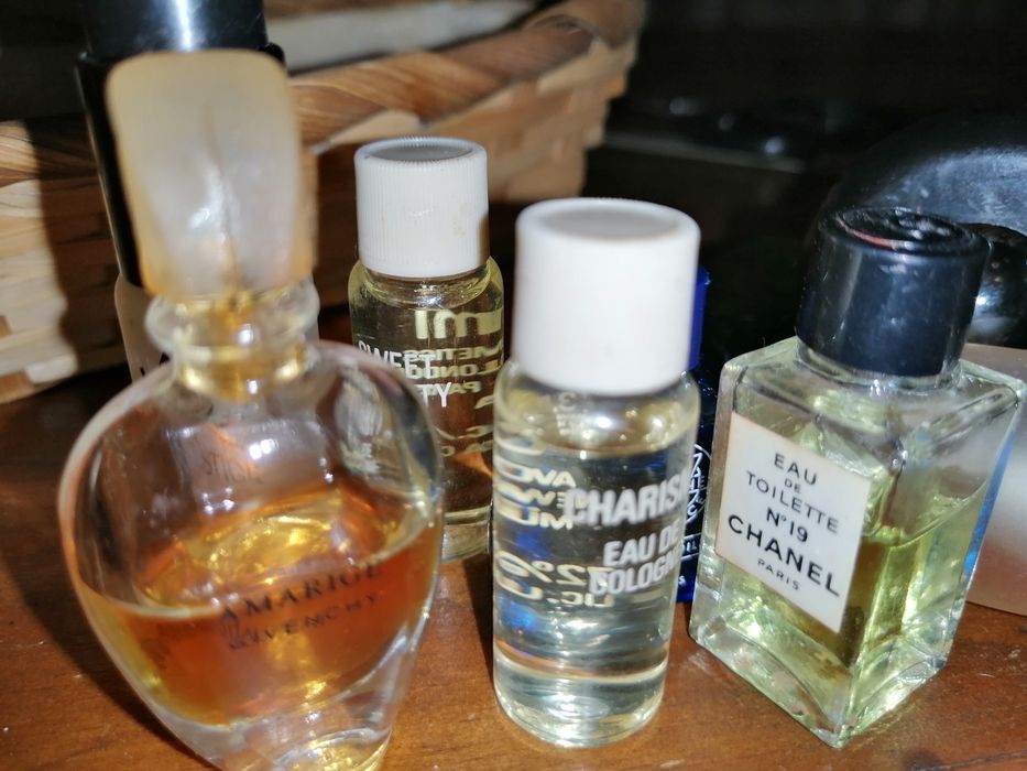 Golas em lã e perfumes miniaturas