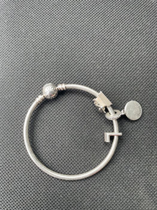 Pulseira PANDORA com três contas