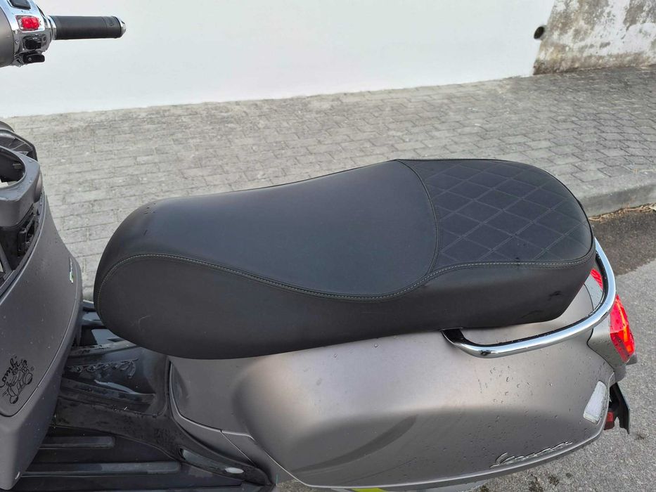 Vespa 300 GTS Super pequena queda