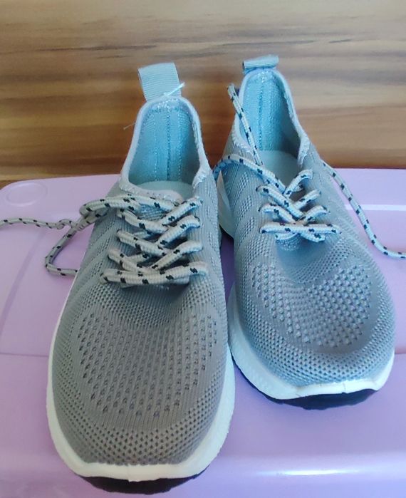 Nowe Buty wkładane , sznurowane r.33