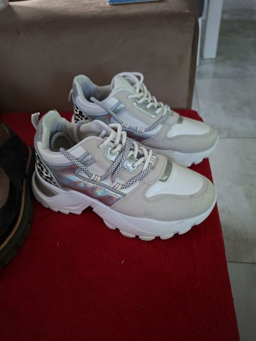 Sprzedam snakersy roz 33