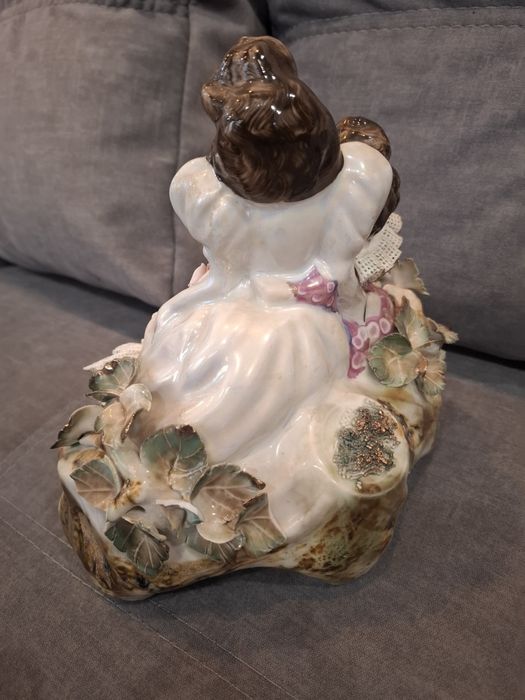 Порцелянова статуетка , мама і дитина , румунія ,onelia