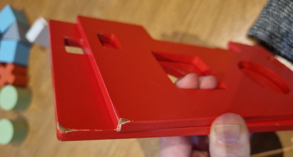 Casa de madeira, com blocos de  encaixe.