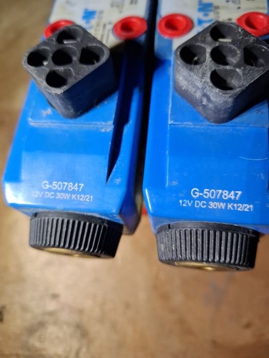 Rozdzielacz  dwusekcyjny sterowany  cewkami 12v tur