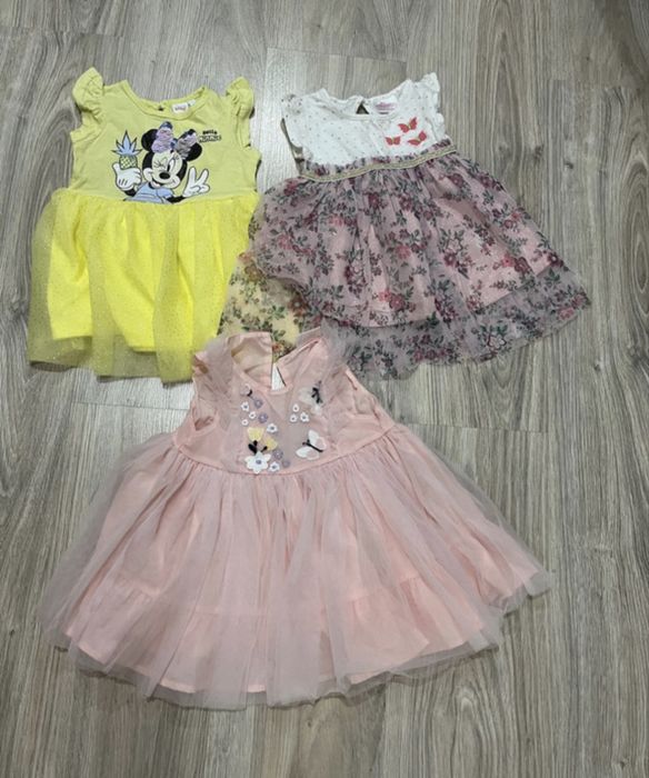 Zestaw sukienek dla dziewczynki  rozmiar 74