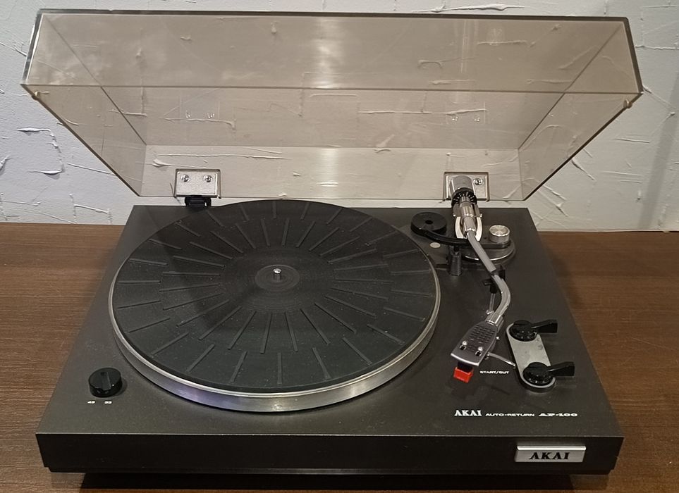 Akai AP-100 gramofon