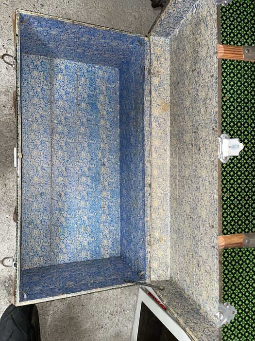 Bau de Madeira Antigo