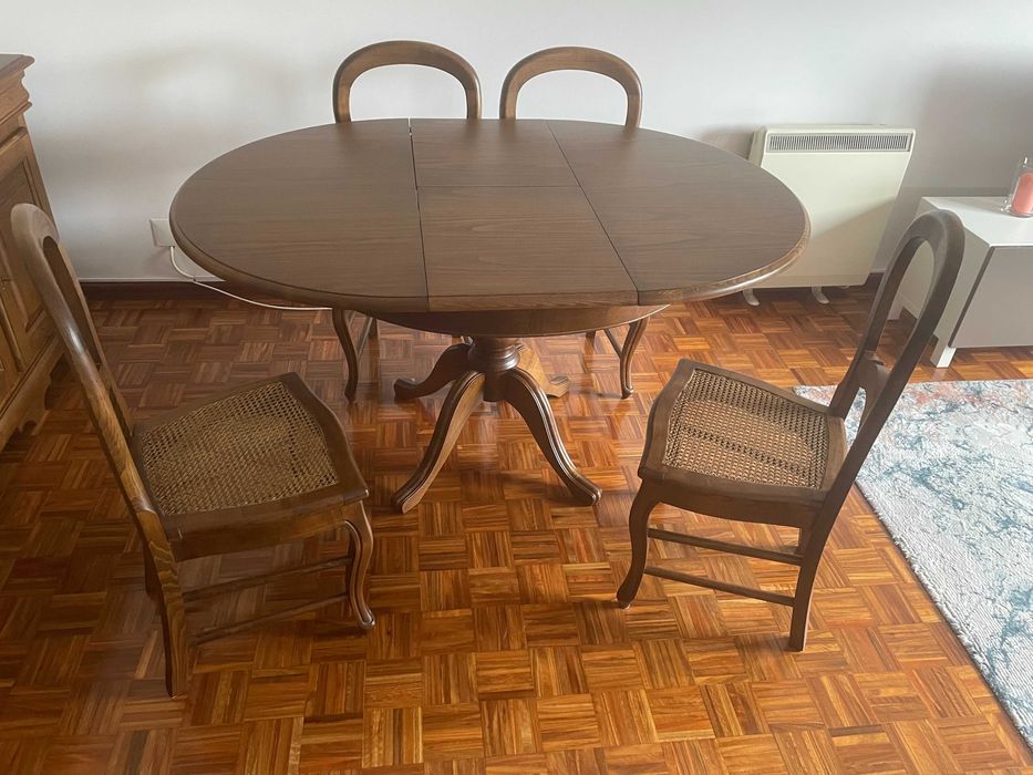 Mesa de jantar com 4 cadeiras