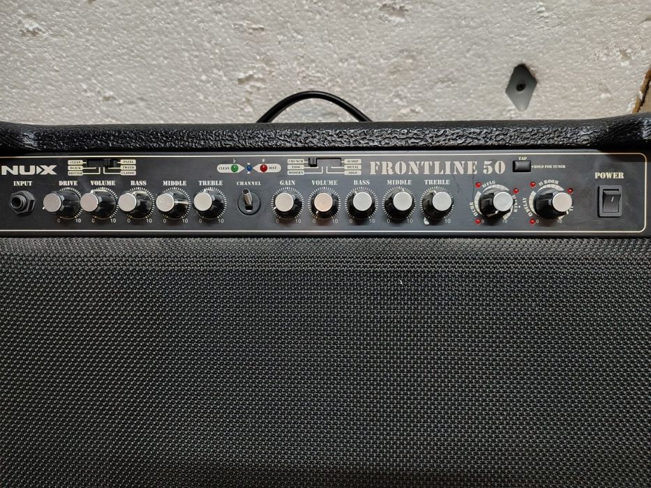 Gitara elektryczna i piec gitarowy
