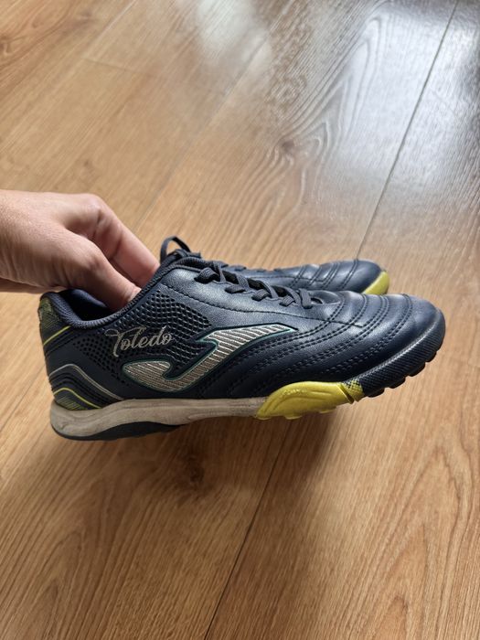 Взуття для футболу, бутси