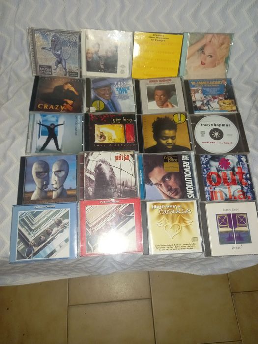 Vários cd's de vários tipos de música
