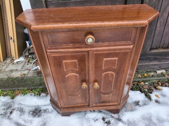 Piękna szafka brąz