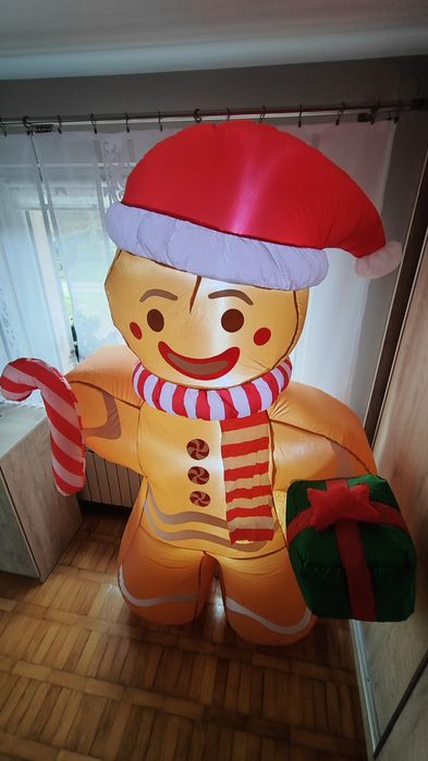 Prezent dla dziecka pompowany piernik ludzik 240 cm LED 230v