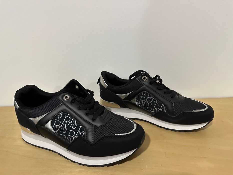 Sapatilhas Preto / Prateado Novas 39