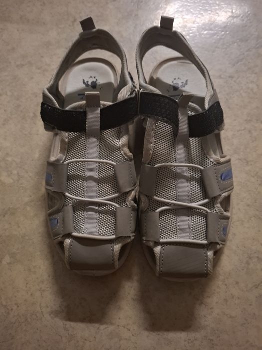 Buty sportowe i sandały sportowe na rzep