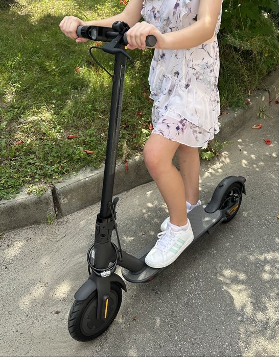 Електросамокат Xiaomi Mi Electric Scooter Essential Black