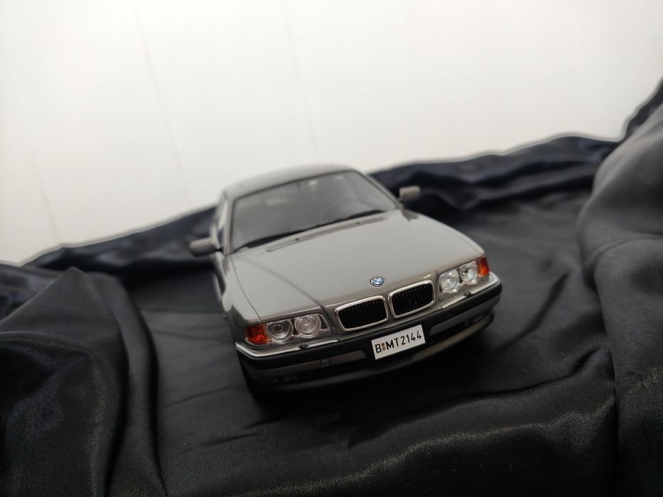 BMW E38 Otto 1:18