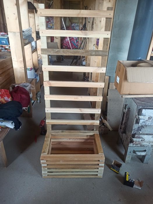 Donica na róże winogron