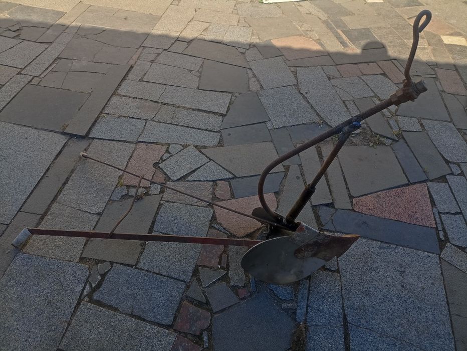 Плуг з нержавіючої сталі