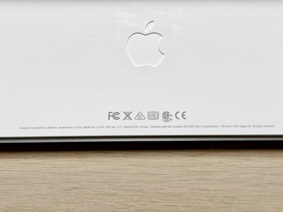 Apple Magic Keyboard A1243 USB – QWERTY – W pełni sprawna