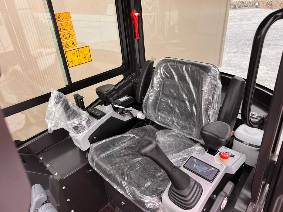 MINI GIRATORIA XN28C RHINOCEROS  MOTOR KUBOTA PROFISISONAL