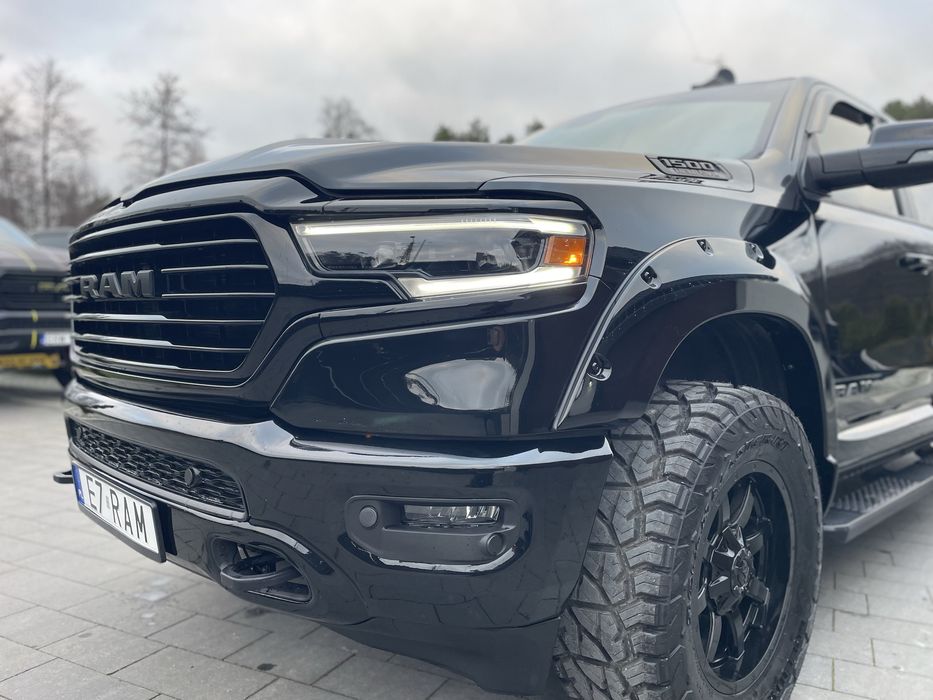 Ram 1500 5.7 Punisher full led alcantara czarna perla roll bar hak3500