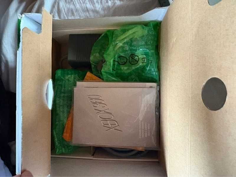 Xbox 360 Arcade  zestaw konsola 100% sprawna kartonik 2 pady 5 gier