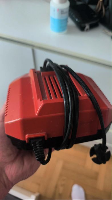Hilti  Batterie Hilti B22 4.0 Tbe z ladowarką