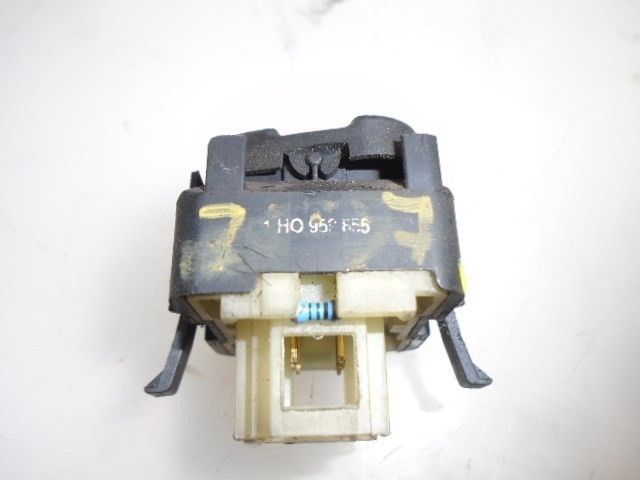 COMANDO ELEVADOR DE VIDRO FRONTAL ESQUERDO VOLKSWAGEN GOLF III 1996 -1H0959855