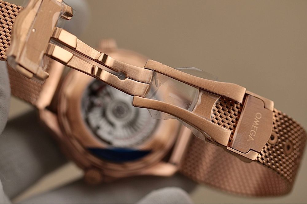 Новинка 2025 року Omega Seamaster 300m 007 edition 210.90.42.20.01.003