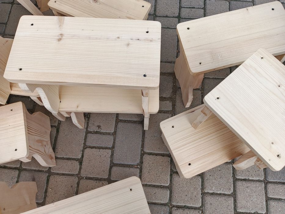 Табуретки з дерева, міцні є різних розмірів розмірів