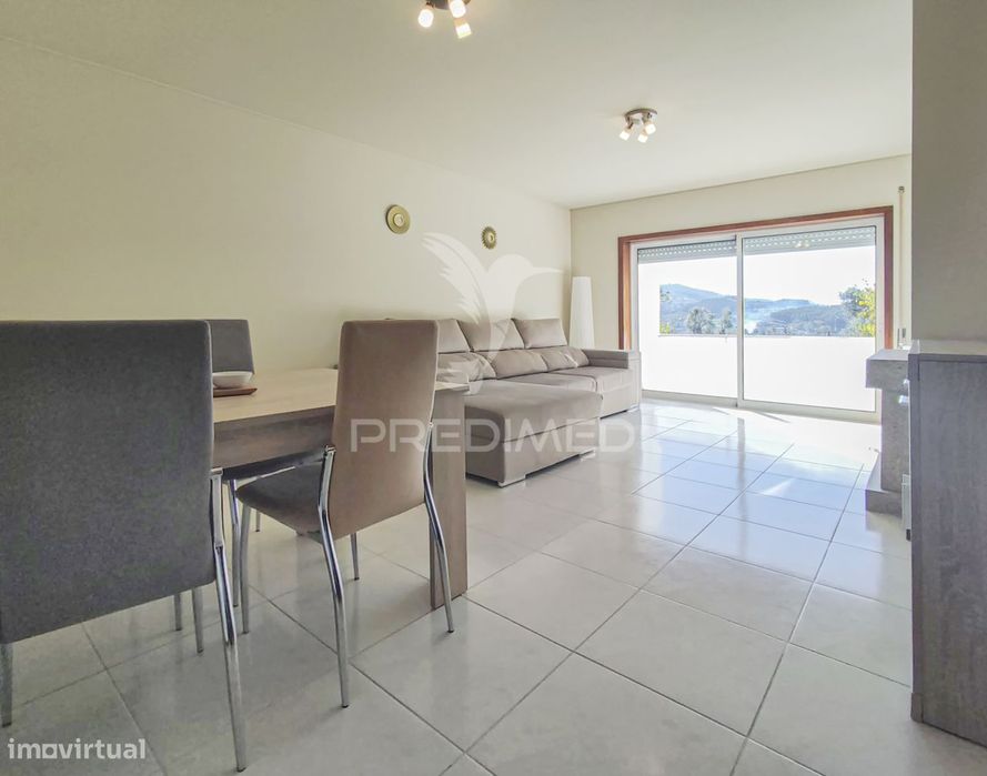 “Oportunidade: T2 em Excelente Estado e Localização Premium”