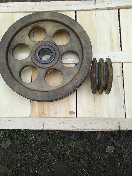 пара клиноременных шкивов