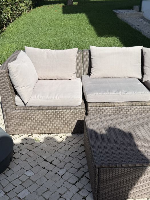 Conjunto exterior 3 lugares e mesa de apoio