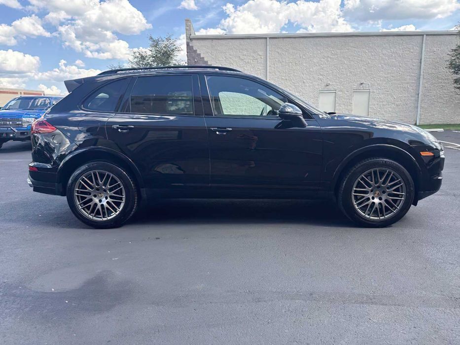 Porsche Cayenne      2017