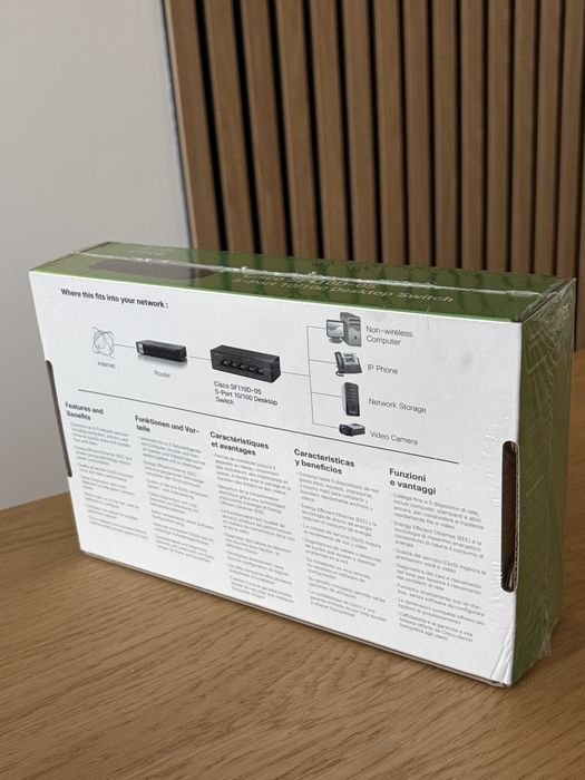 Switch de Mesa Cisco SF110D-05 NOVO
