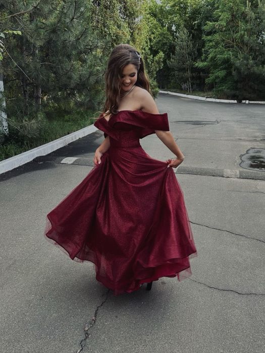 Блискуча випускна, вечірня сукня.